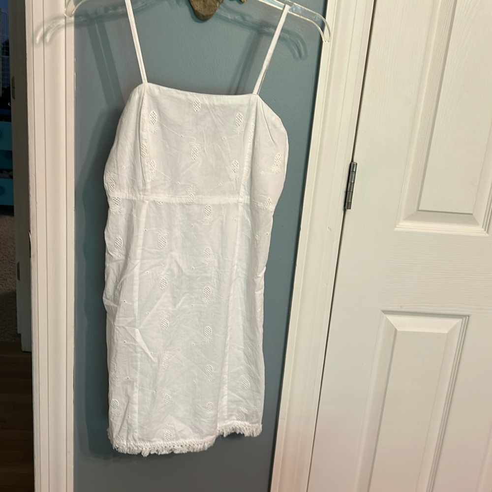 Lovely white summer dress 100 percent cotton with pineapple detail